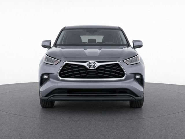 Used 2023 Toyota Highlander LE FWD image 2