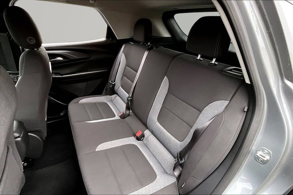 Used 2025 Chevrolet TrailBlazer LT AWD/4WD image 16