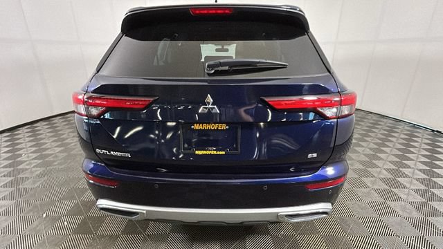 Used 2023 Mitsubishi Outlander SE FWD image 3