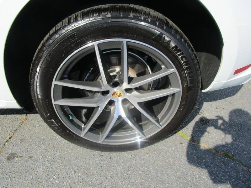 Used 2023 Porsche Macan AWD/4WD image 10