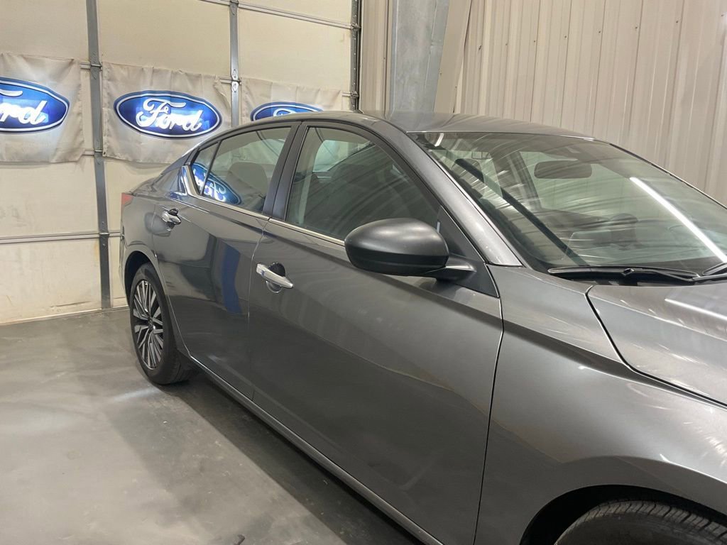 Used 2025 Nissan Altima 2.5 SV FWD image 4