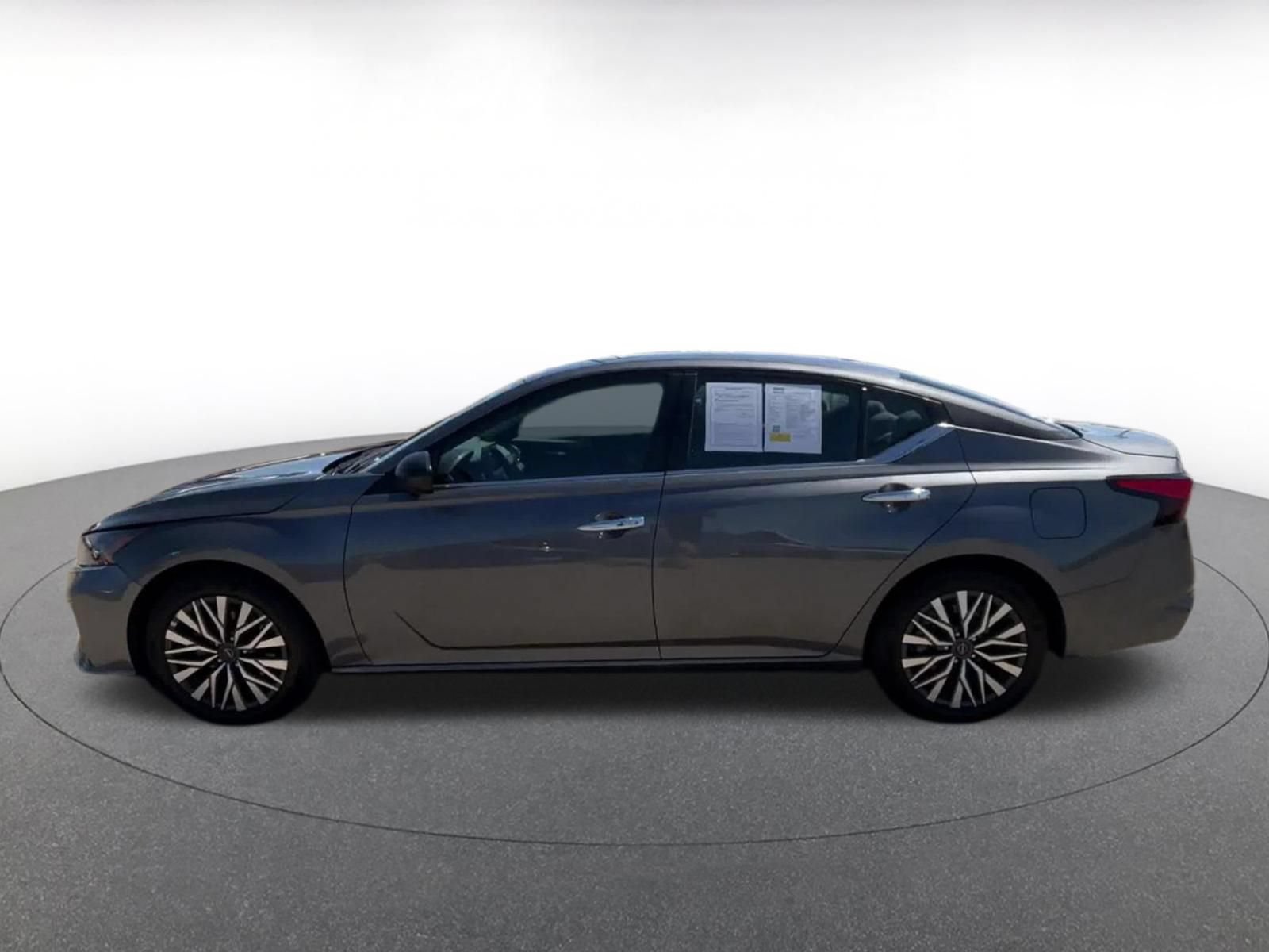 Used 2025 Nissan Altima 2.5 SV FWD image 9