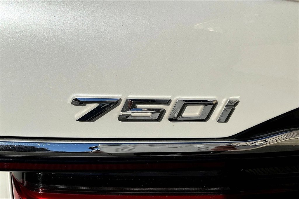 Used 2022 BMW 750i xDrive 750i xDrive w/ Executive Package image 24