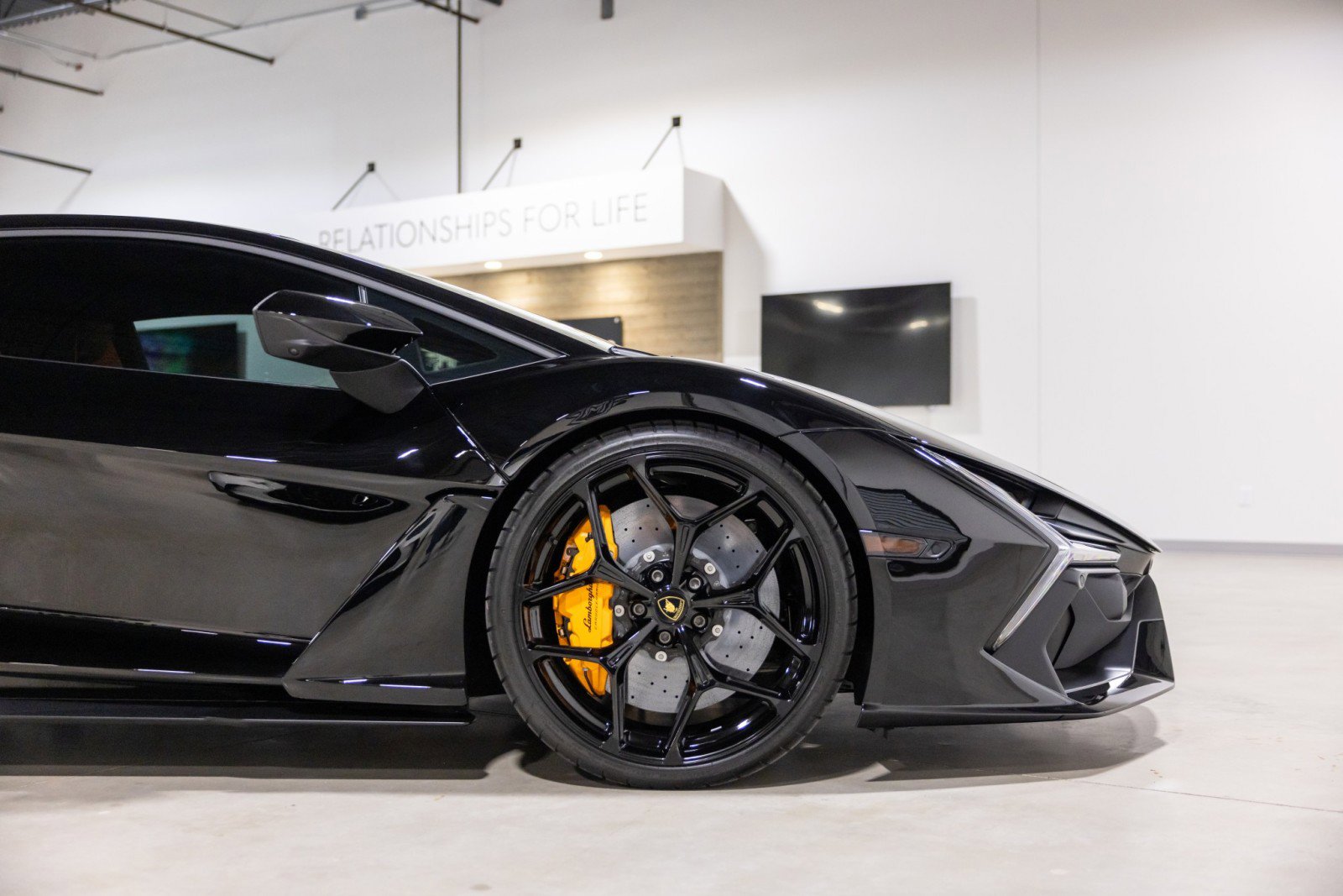 Used 2025 Lamborghini Revuelto image 28