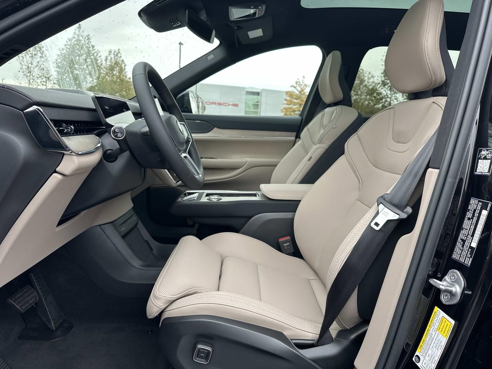 New 2025 Volvo EX90 Plus w/ Protection Package Premier image 23