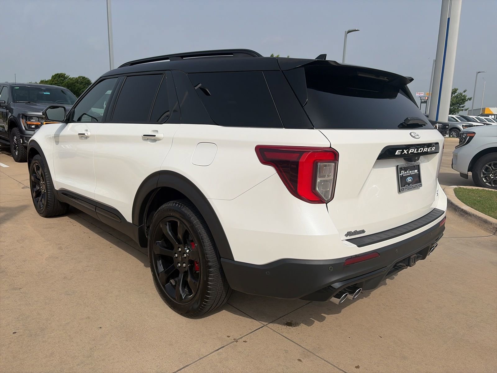 Used 2022 Ford Explorer ST w/ Equipment Group 401A AWD/4WD image 3