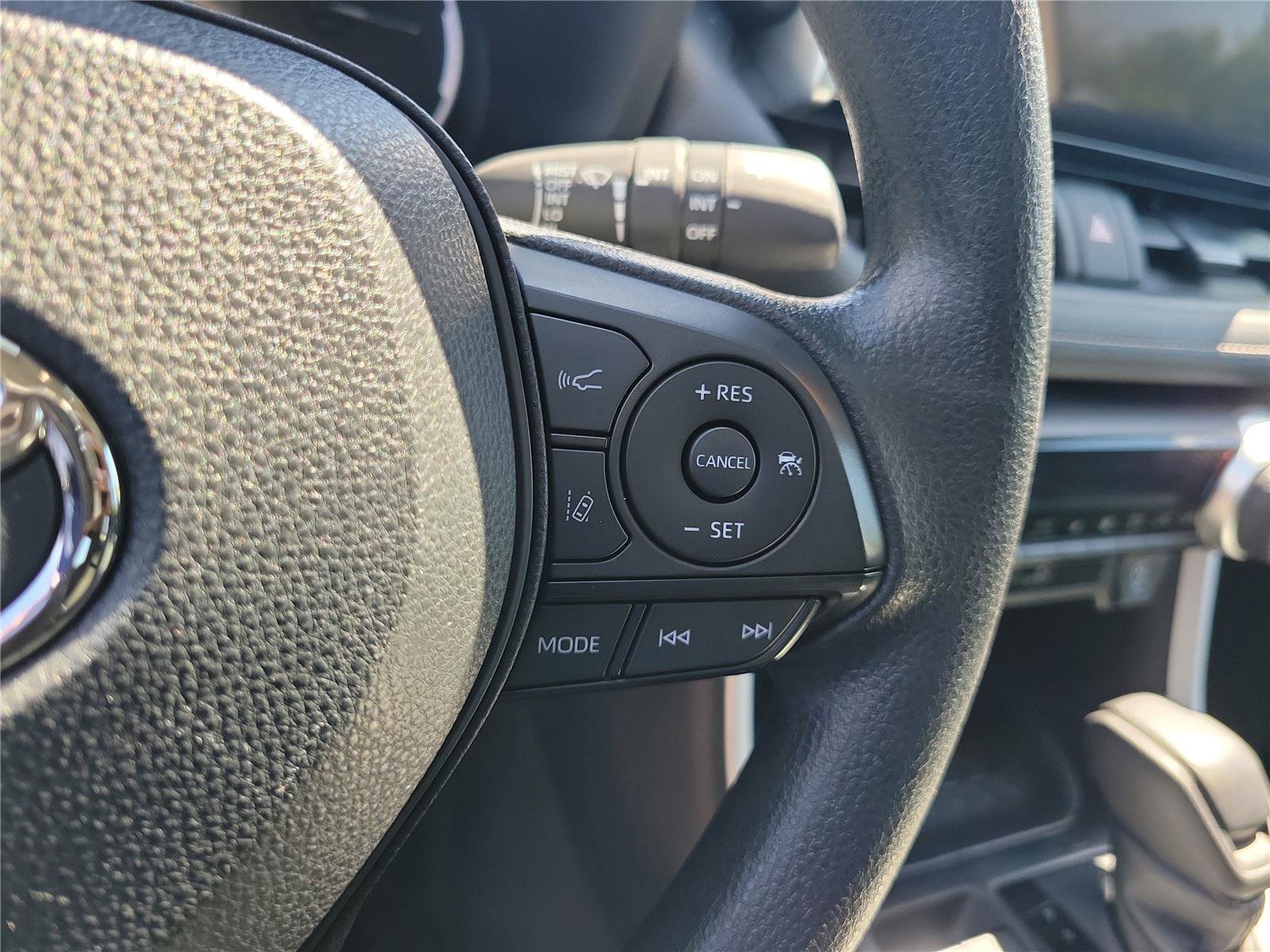Used 2024 Toyota RAV4 XLE FWD image 23