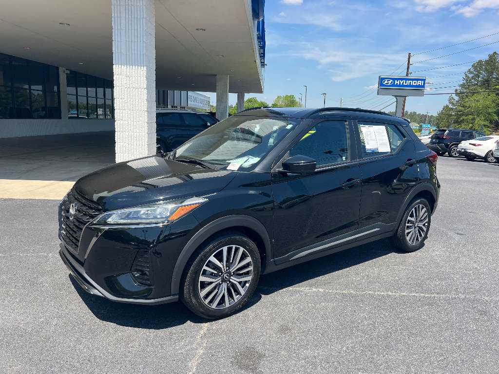 Used 2024 Nissan Kicks SR image 1