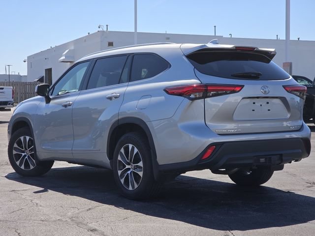 Used 2022 Toyota Highlander XLE AWD/4WD image 23
