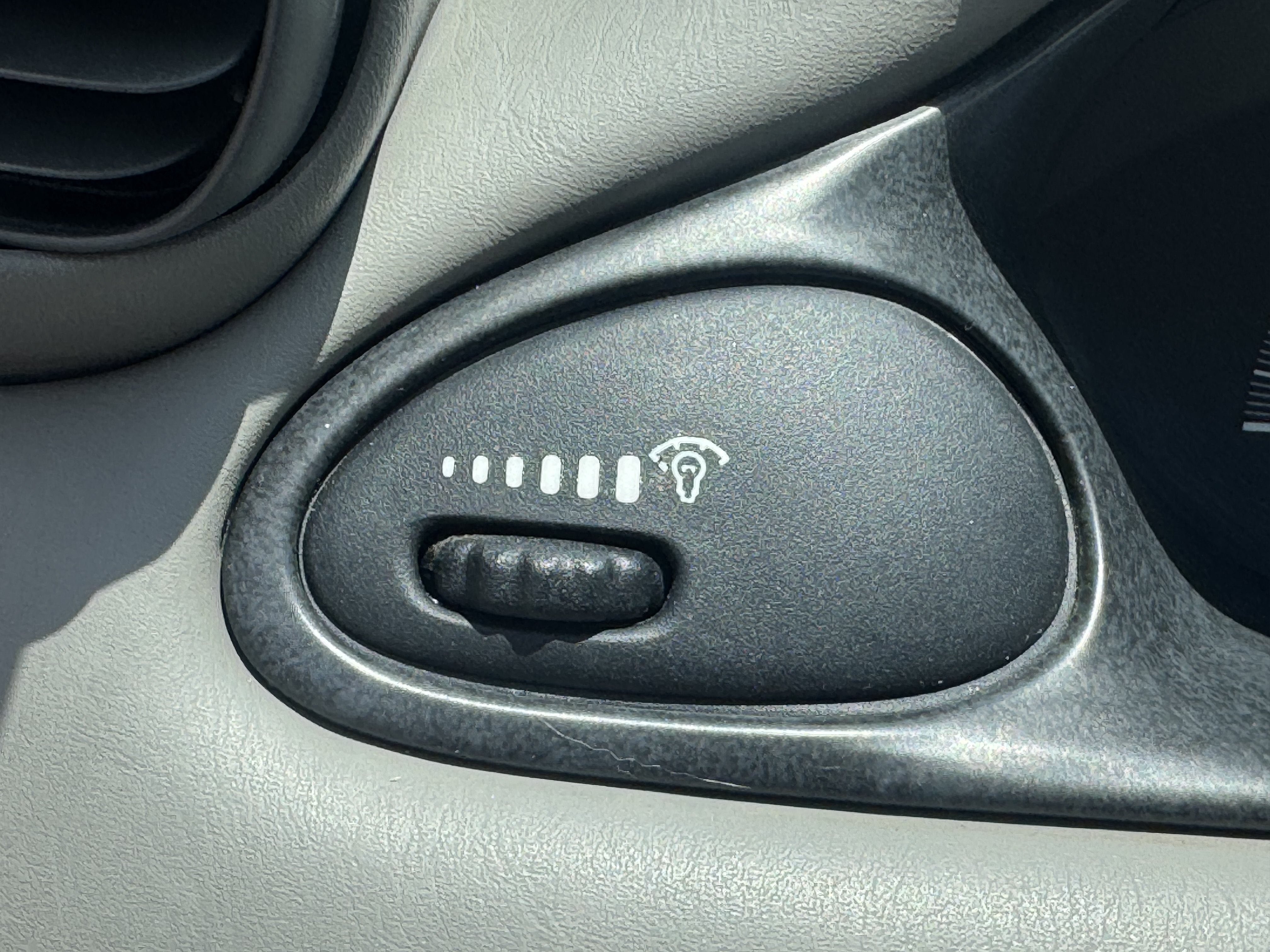 Used 1999 Chevrolet Malibu w/ Preferred Equipment Group 1 FWD image 24