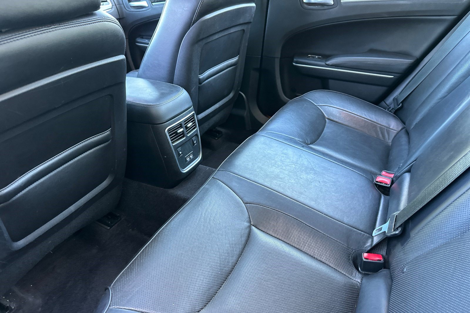Used 2018 Chrysler 300 Limited w/ Safetytec Plus Group RWD image 27