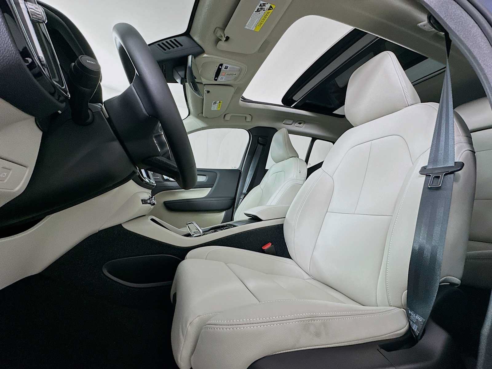New 2026 Volvo XC40 B5 Ultra w/ Climate Package AWD/4WD image 18