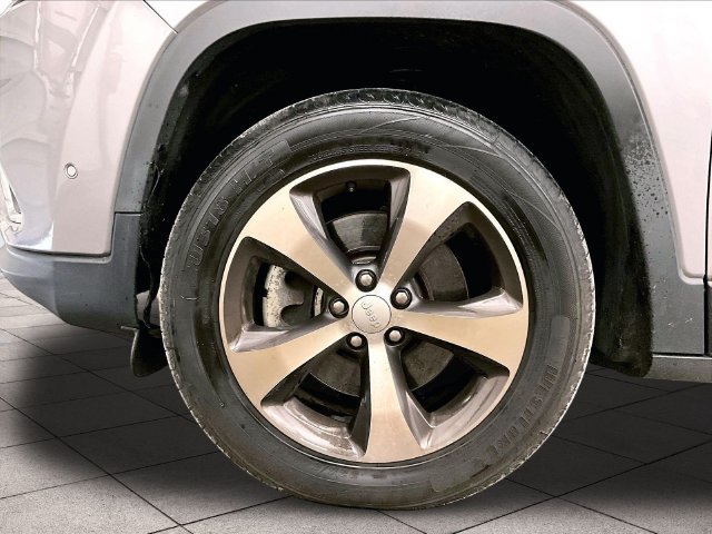 Used 2021 Jeep Cherokee Limited AWD/4WD image 9