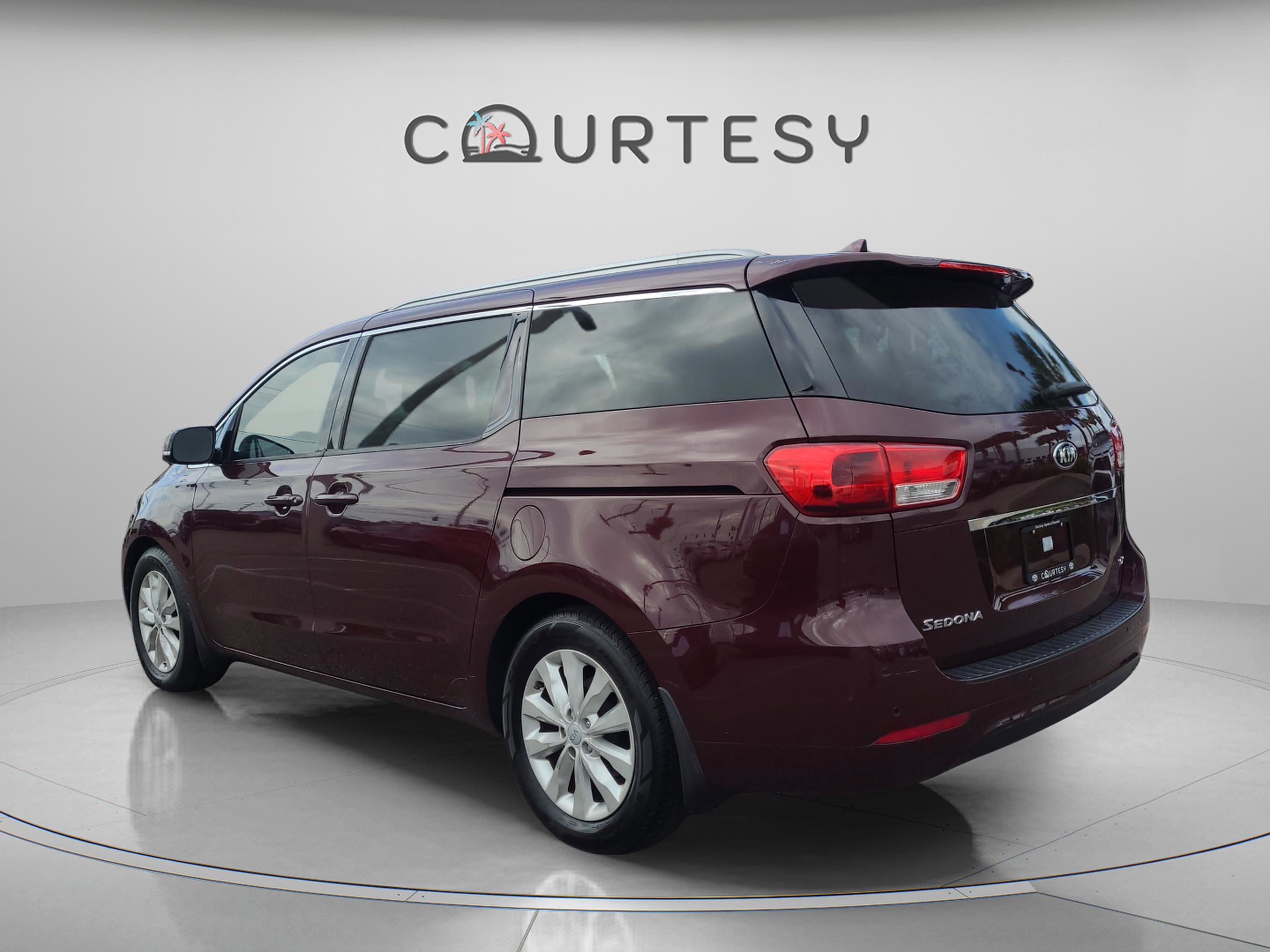 Used 2017 Kia Sedona EX image 3