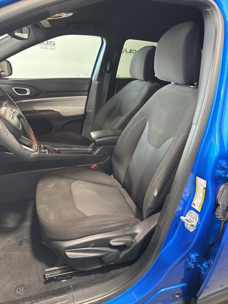 Used 2023 Jeep Compass Sport image 32