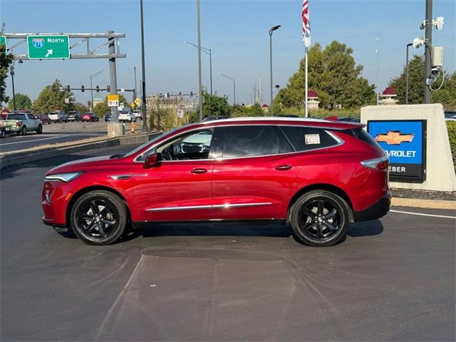 Used 2023 Buick Enclave Essence w/ Sport Touring Edition video 2