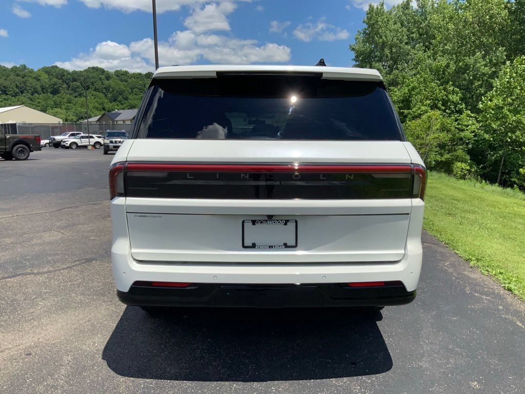 New 2027 Lincoln Navigator L Reserve AWD/4WD image 12