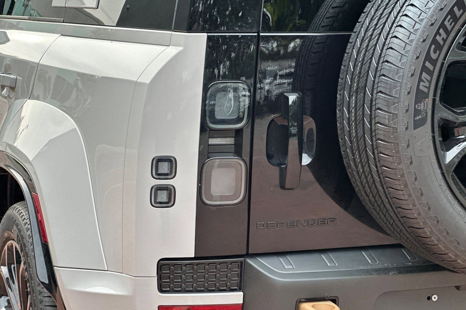 New 2026 Land Rover Defender 110 OCTA image 22