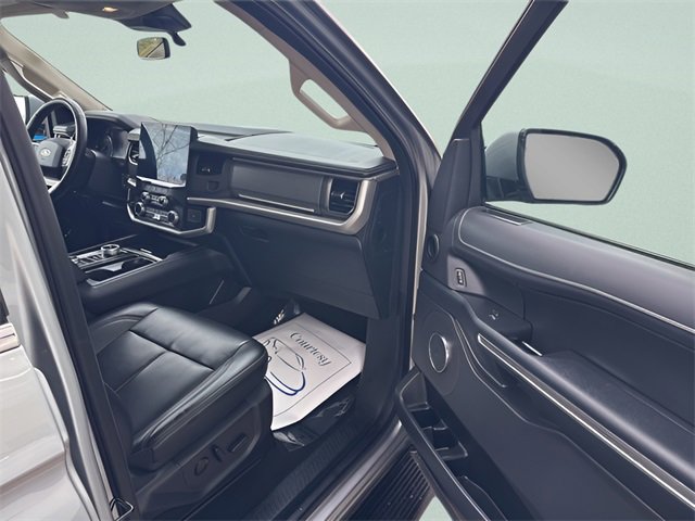Used 2024 Ford Expedition XLT image 14