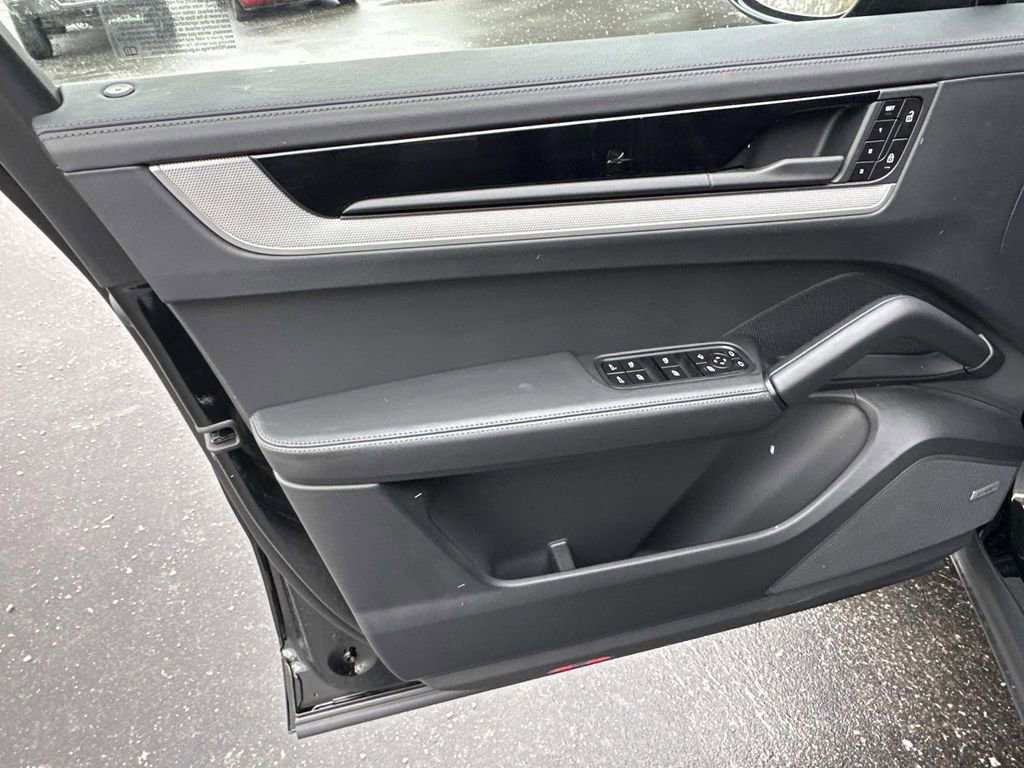 New 2026 Porsche Cayenne Coupe AWD/4WD image 17