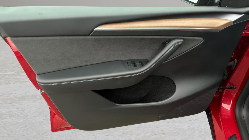 Used 2023 Tesla Model Y Long Range image 10