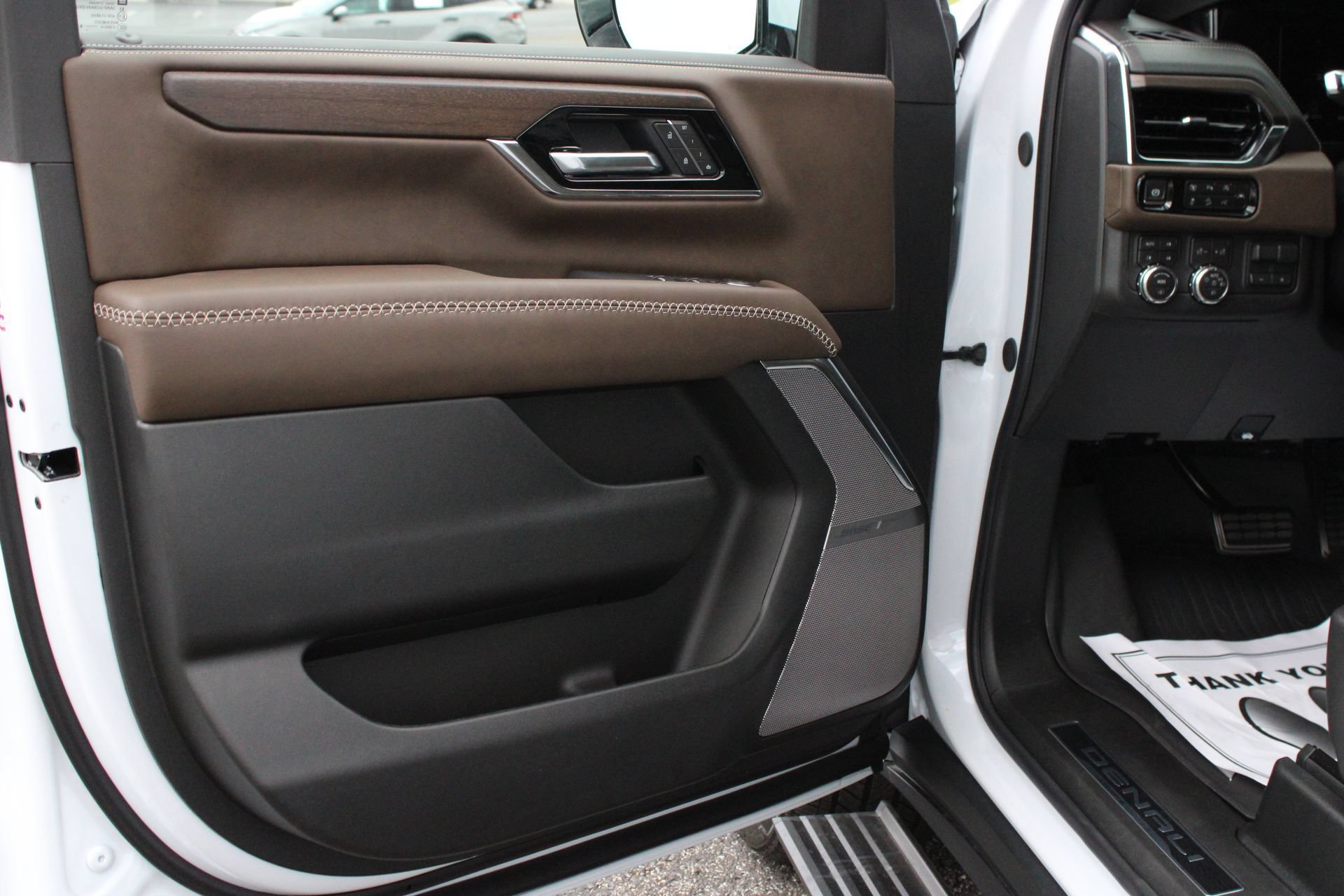 New 2026 GMC Yukon XL Denali Ultimate w/ LPO, Floor Liner Package AWD/4WD image 13