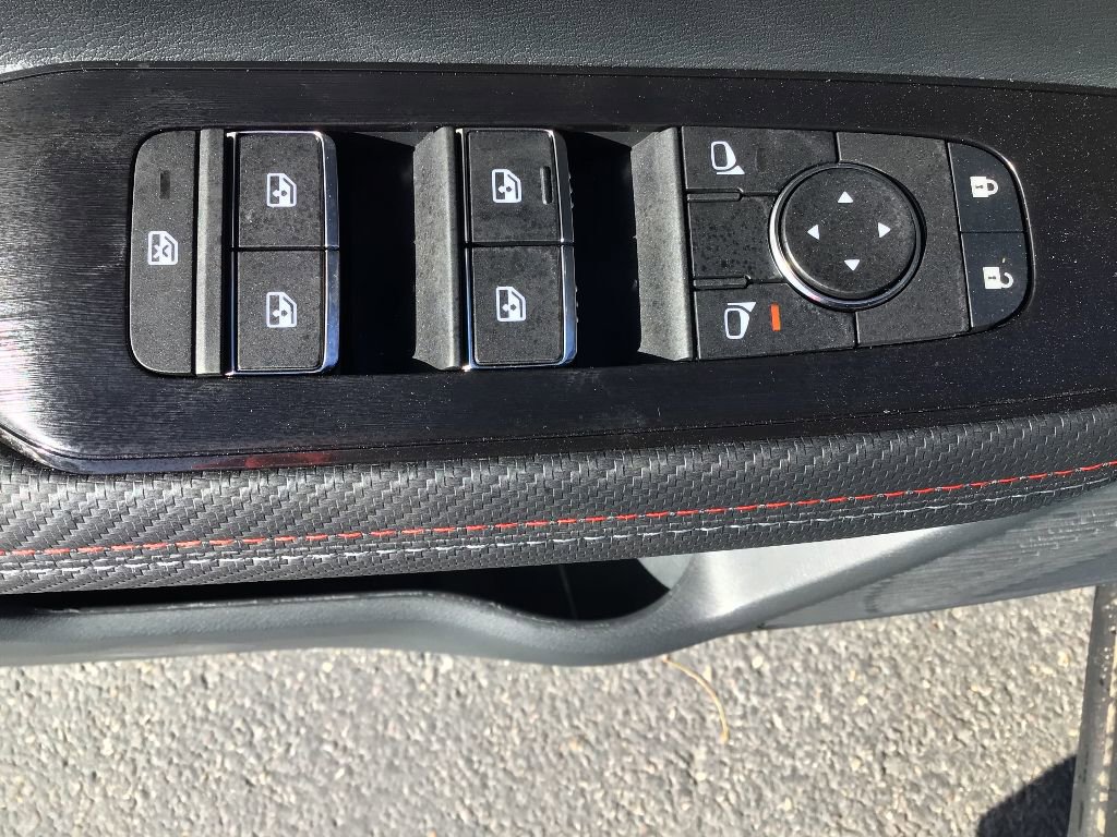 New 2026 Nissan Kicks SR w/ Cold Weather Package image 8