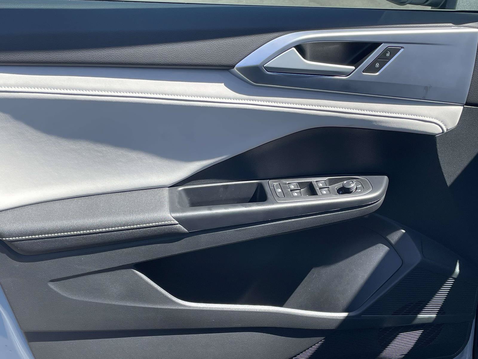 New 2026 Volkswagen Taos SE FWD image 17
