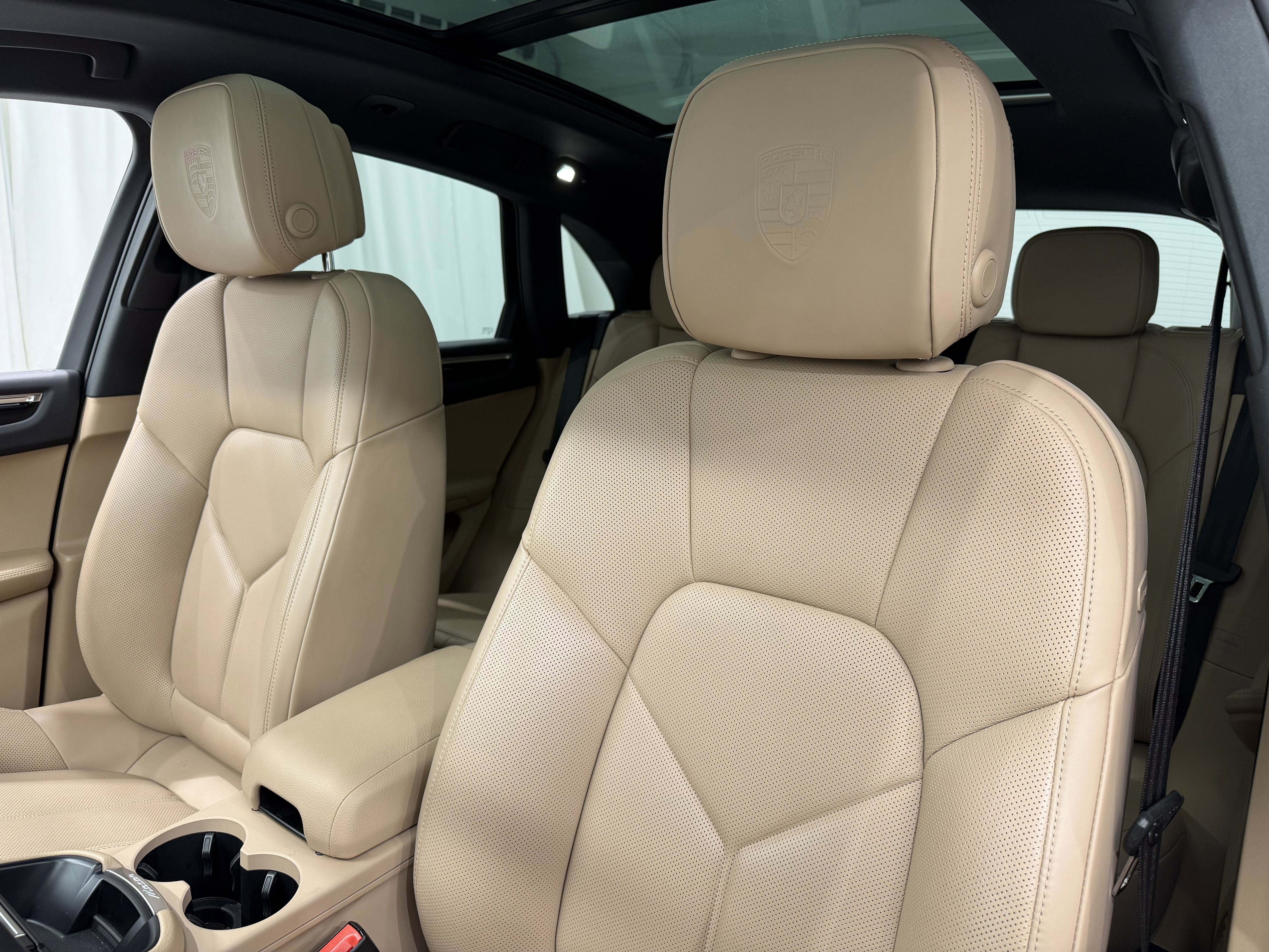 Certified 2025 Porsche Macan image 5