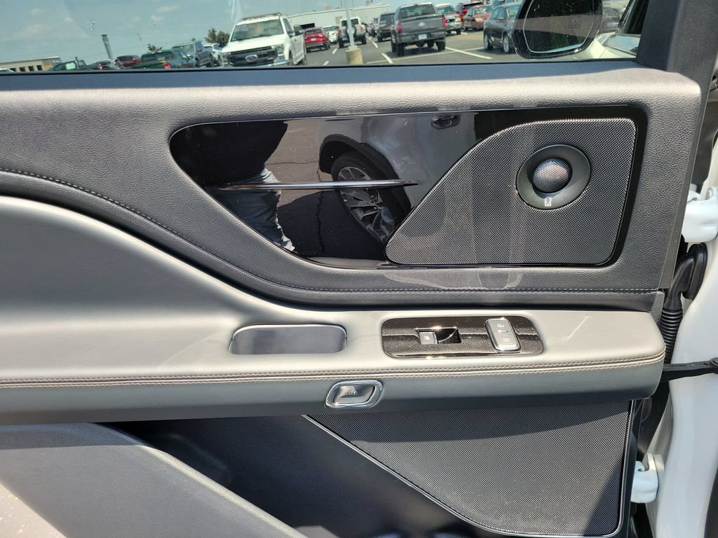 New 2026 Lincoln Aviator AWD image 15