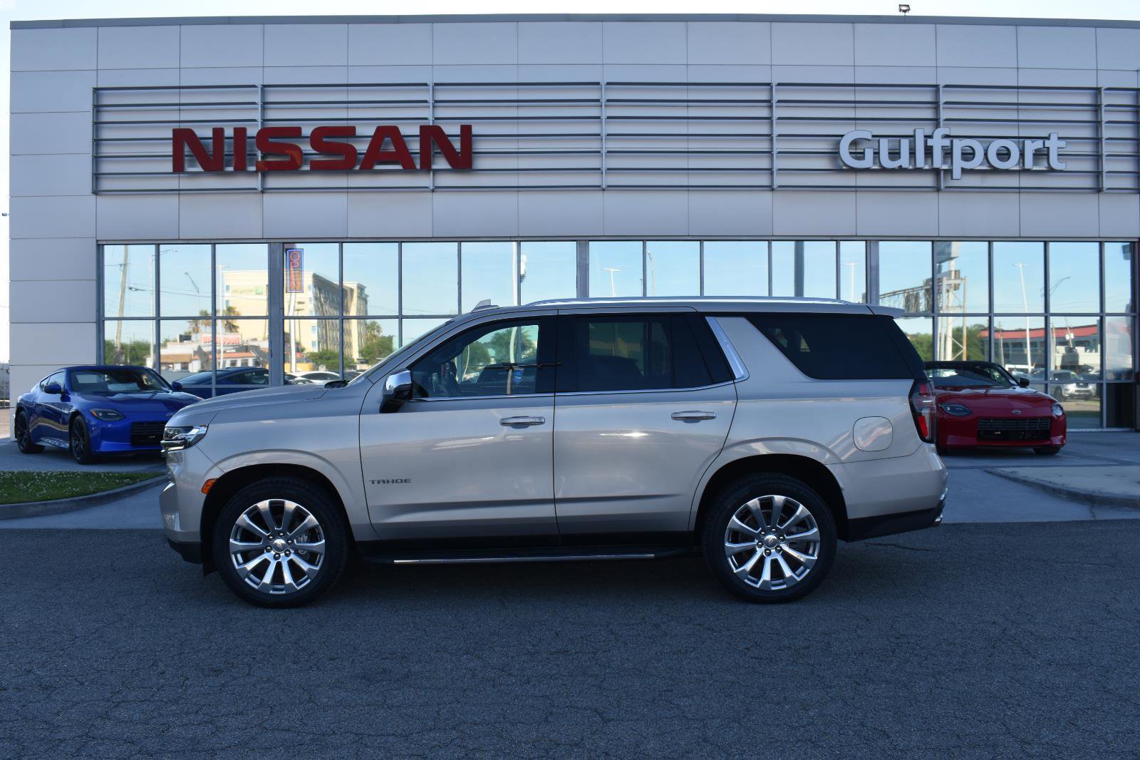 Used 2021 Chevrolet Tahoe Premier w/ Premium Package RWD image 3