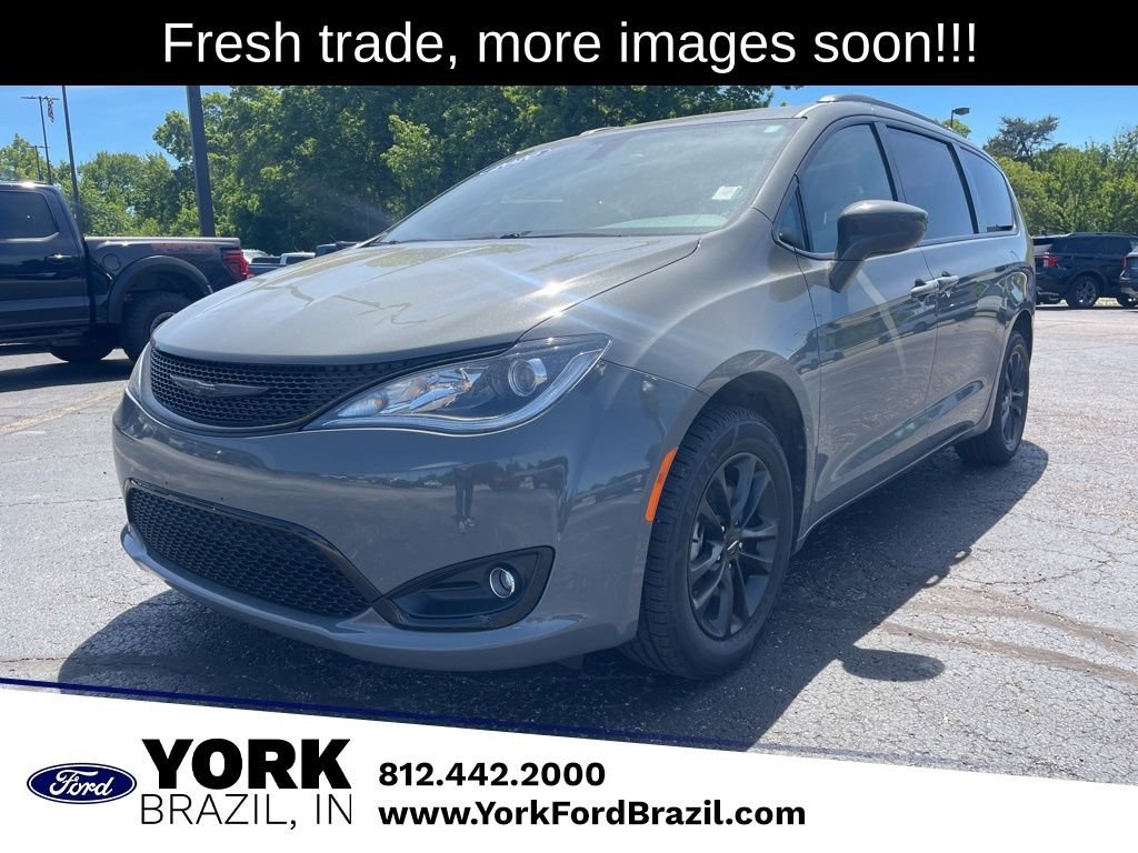 Used 2020 Chrysler Pacifica Touring-L w/ Premium Audio Group AWD/4WD image 1