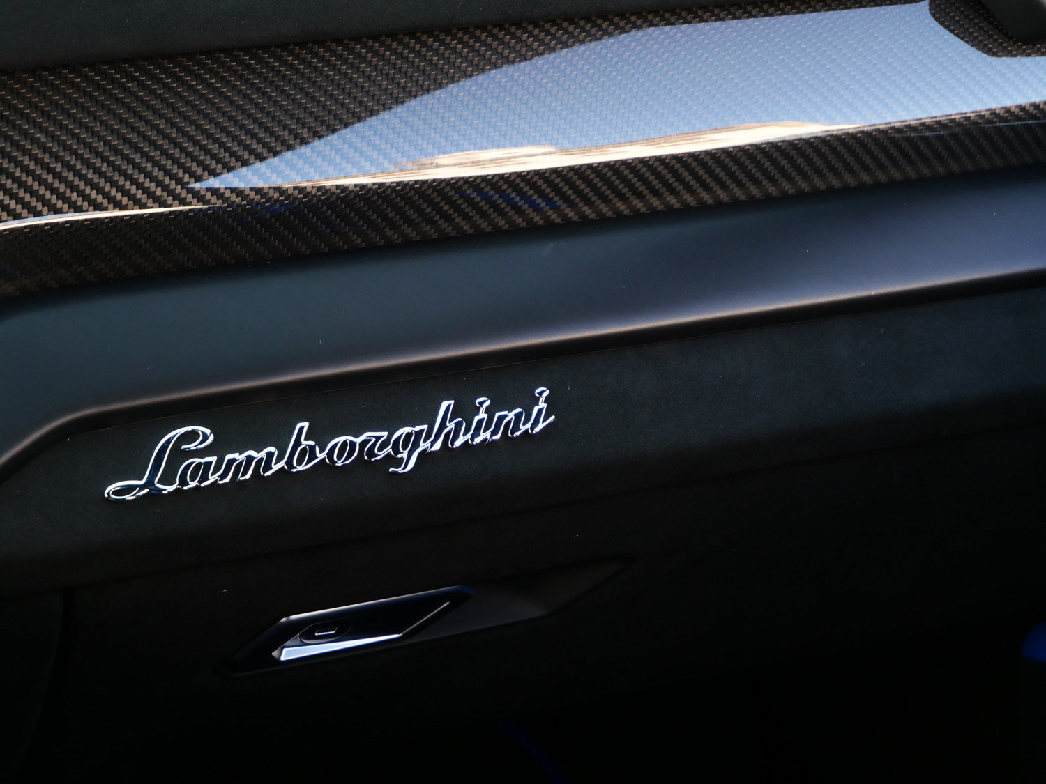 Used 2024 Lamborghini Urus Performante AWD/4WD image 36