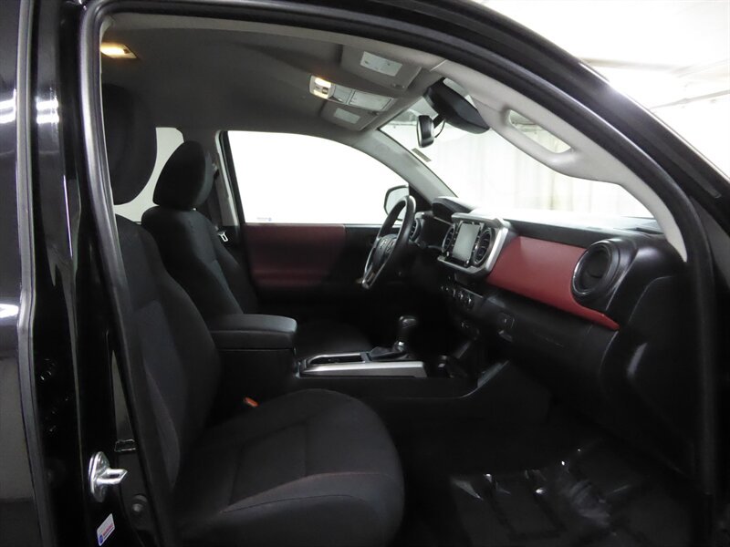 Used 2023 Toyota Tacoma SR5 AWD/4WD image 21