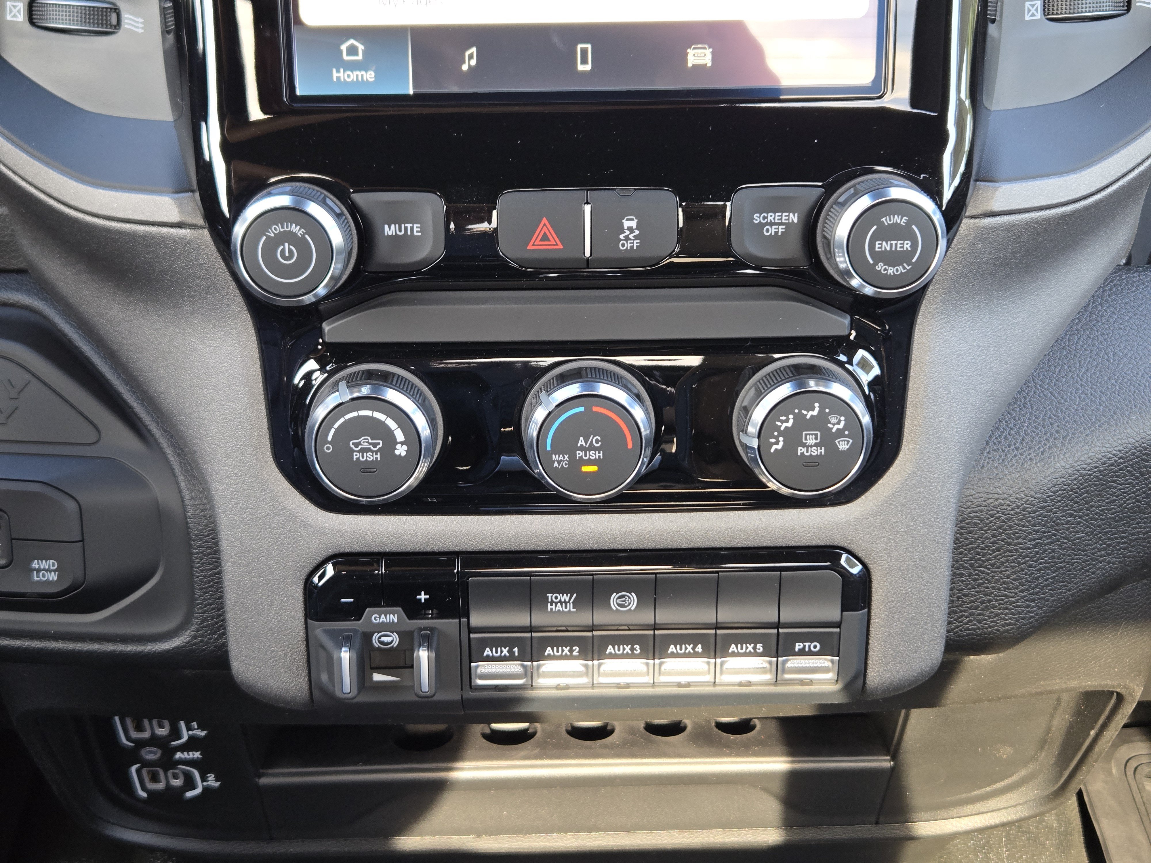 New 2026 RAM 3500 Tradesman w/ Chrome Appearance Group A AWD/4WD image 14