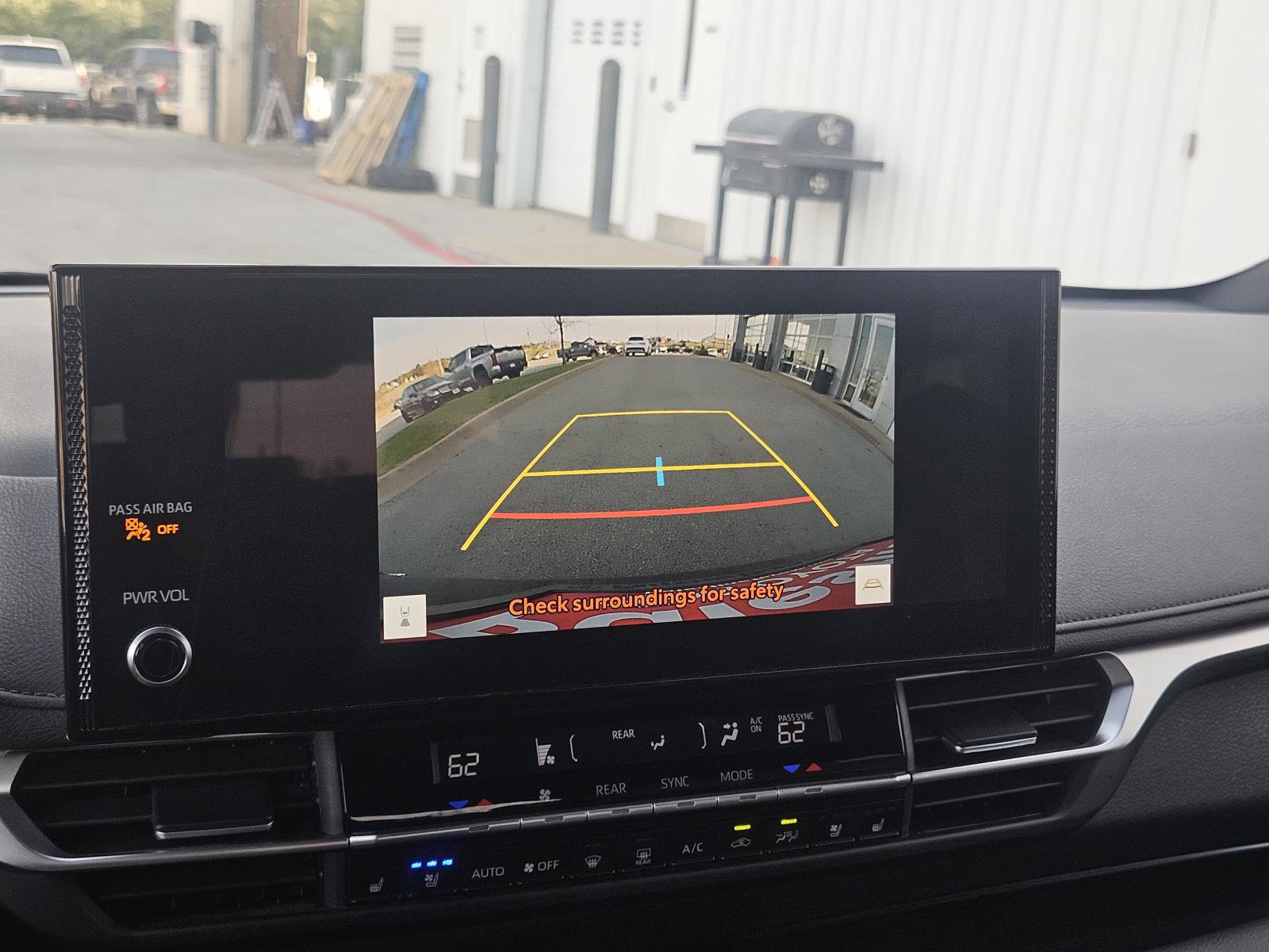 Used 2025 Toyota Sienna Limited image 22