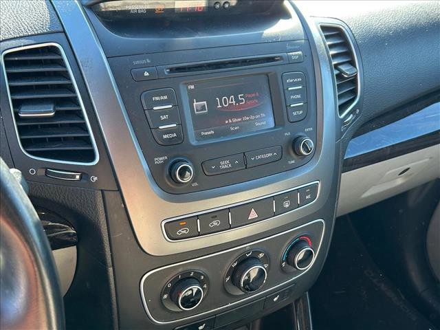 Used 2015 Kia Sorento LX image 11