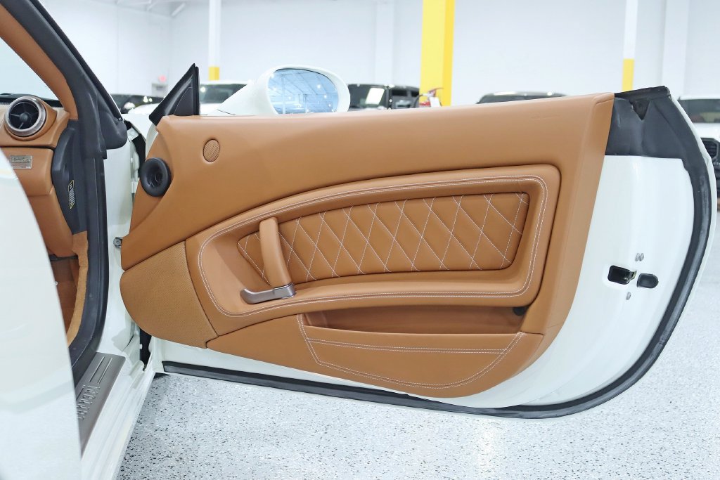 Used 2011 Ferrari California RWD image 33