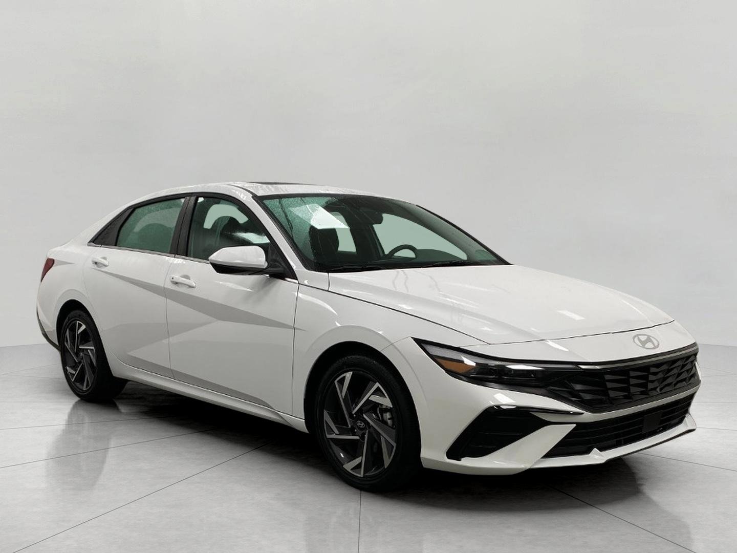 Used 2025 Hyundai Elantra SEL image 1