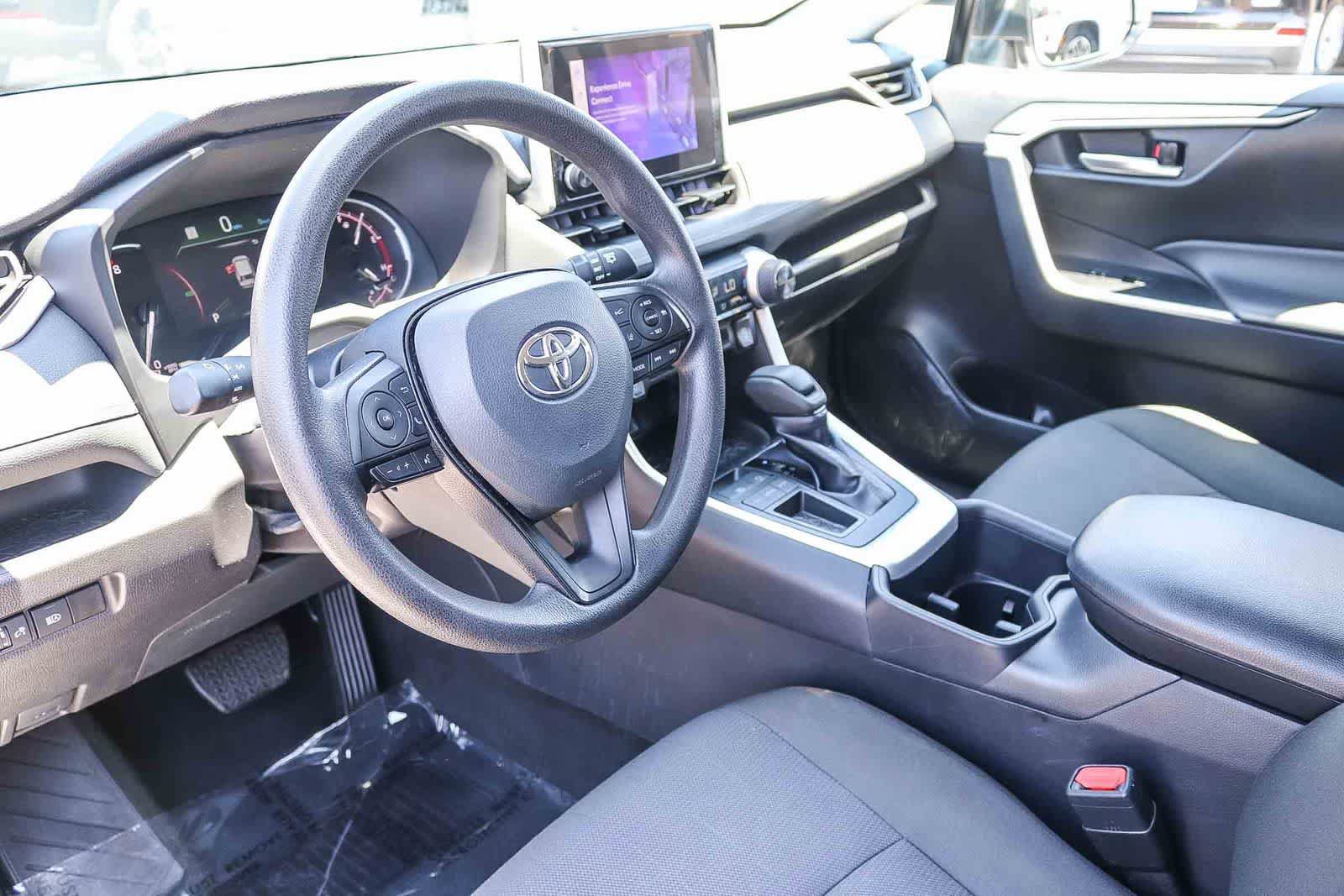 Used 2025 Toyota RAV4 XLE FWD image 16