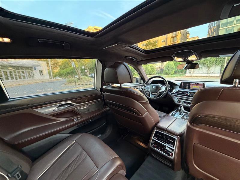 Used 2019 BMW 750i xDrive w/ Luxury Rear Seating Package AWD/4WD image 29