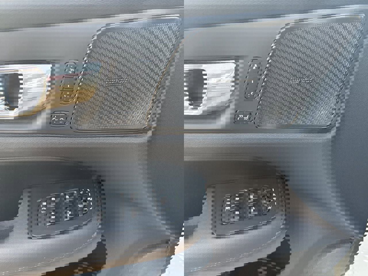 Used 2025 Volvo S60 B5 Plus image 15