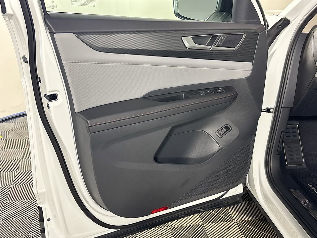 New 2025 Volkswagen Atlas Peak Edition SE image 10