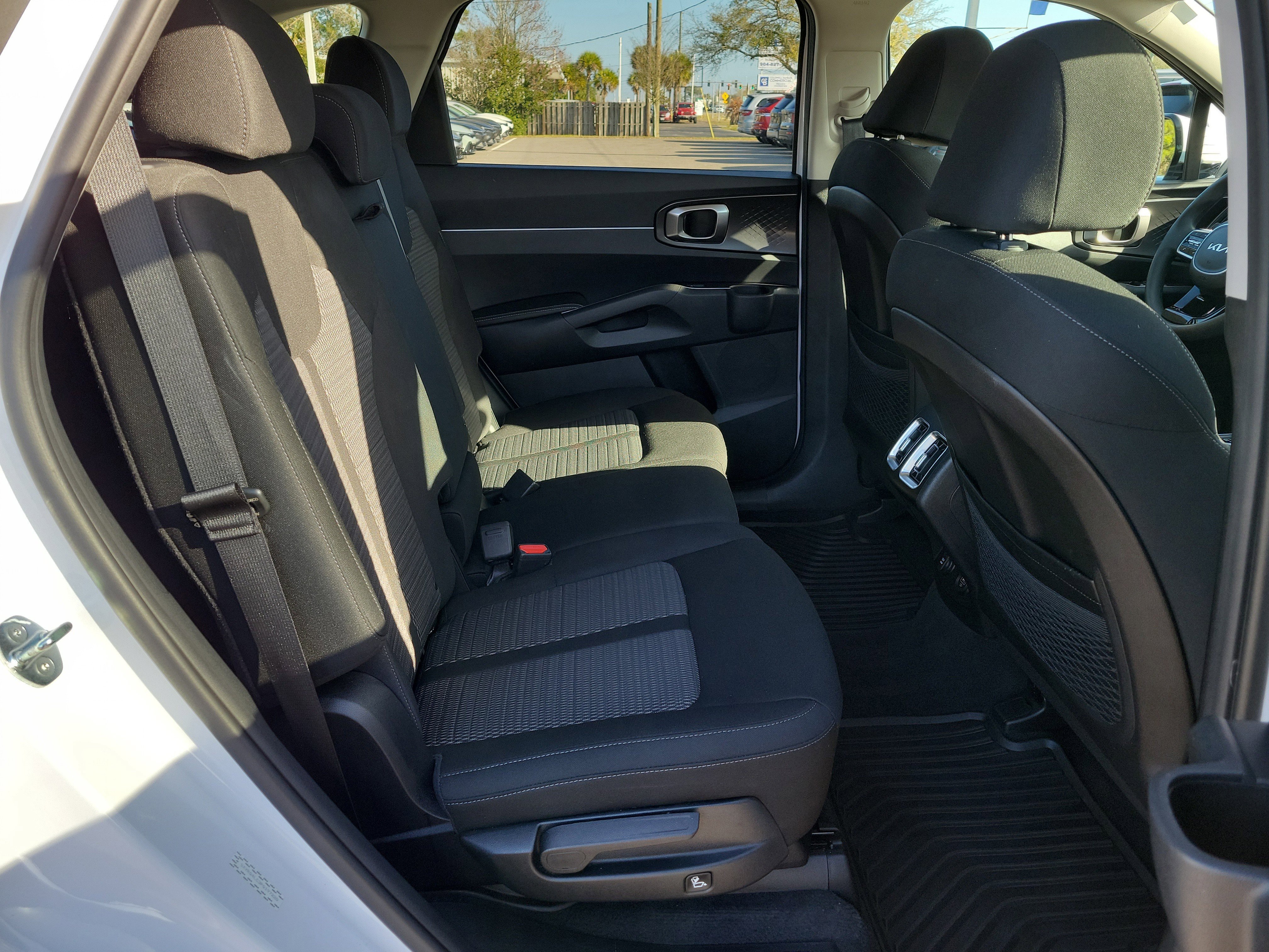 Certified 2023 Kia Sorento LX image 12