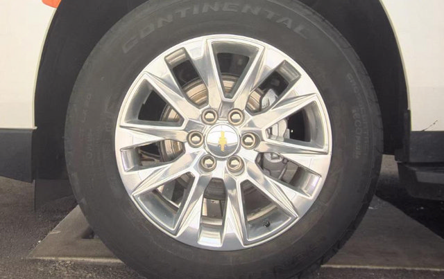 Used 2023 Chevrolet Suburban Premier AWD/4WD image 3