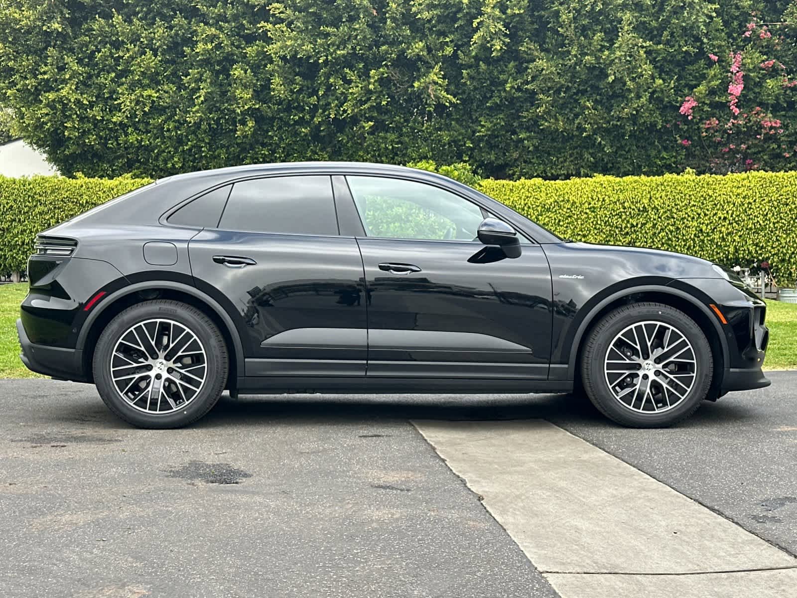 New 2026 Porsche Macan Electric RWD image 9