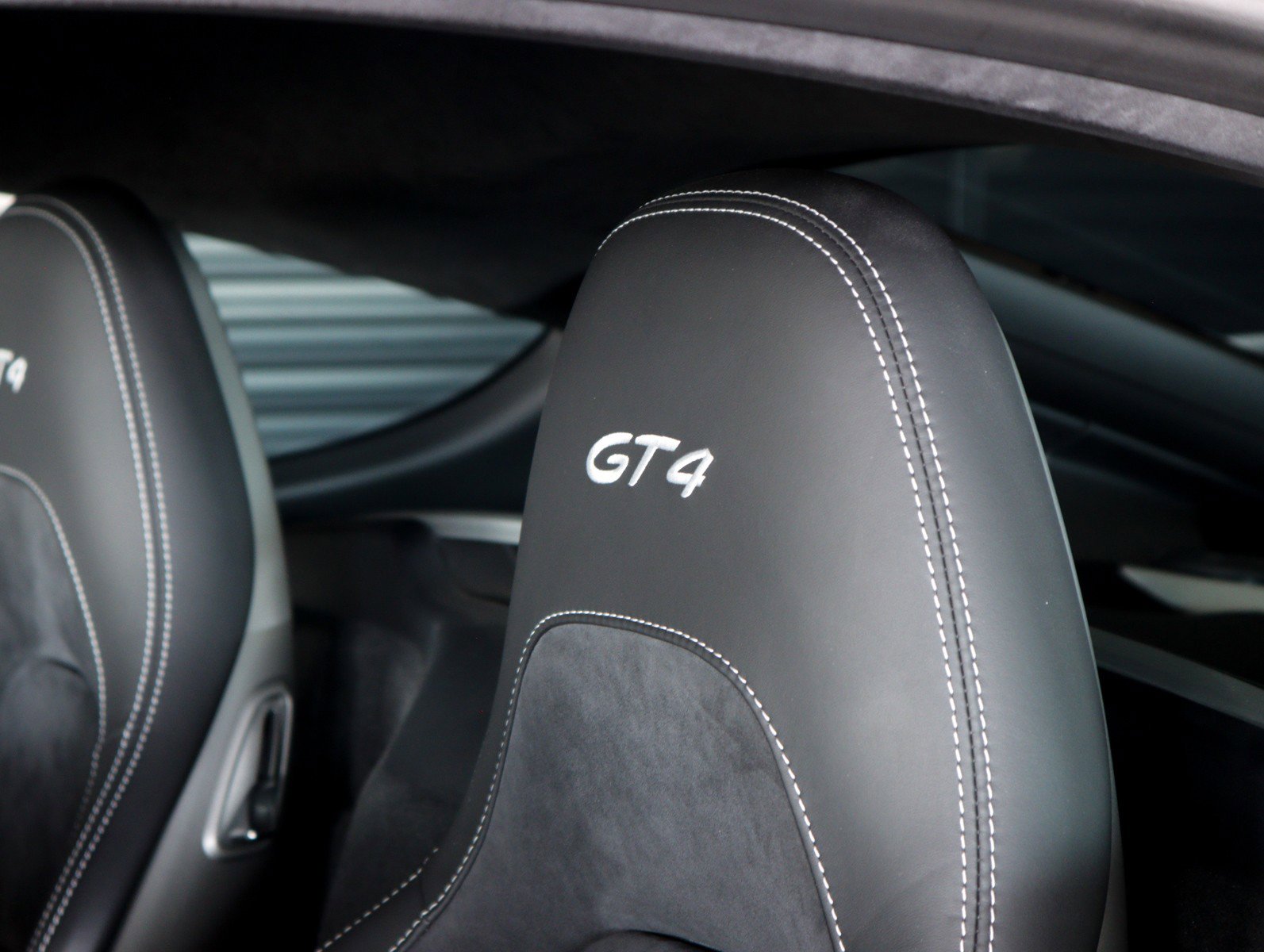 Certified 2020 Porsche 718 Cayman GT4 RWD image 6