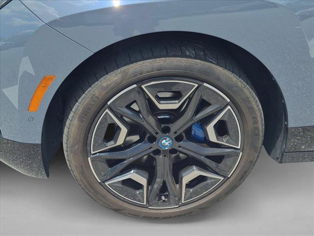 Used 2024 BMW iX xDrive50 w/ Premium Package AWD/4WD image 21