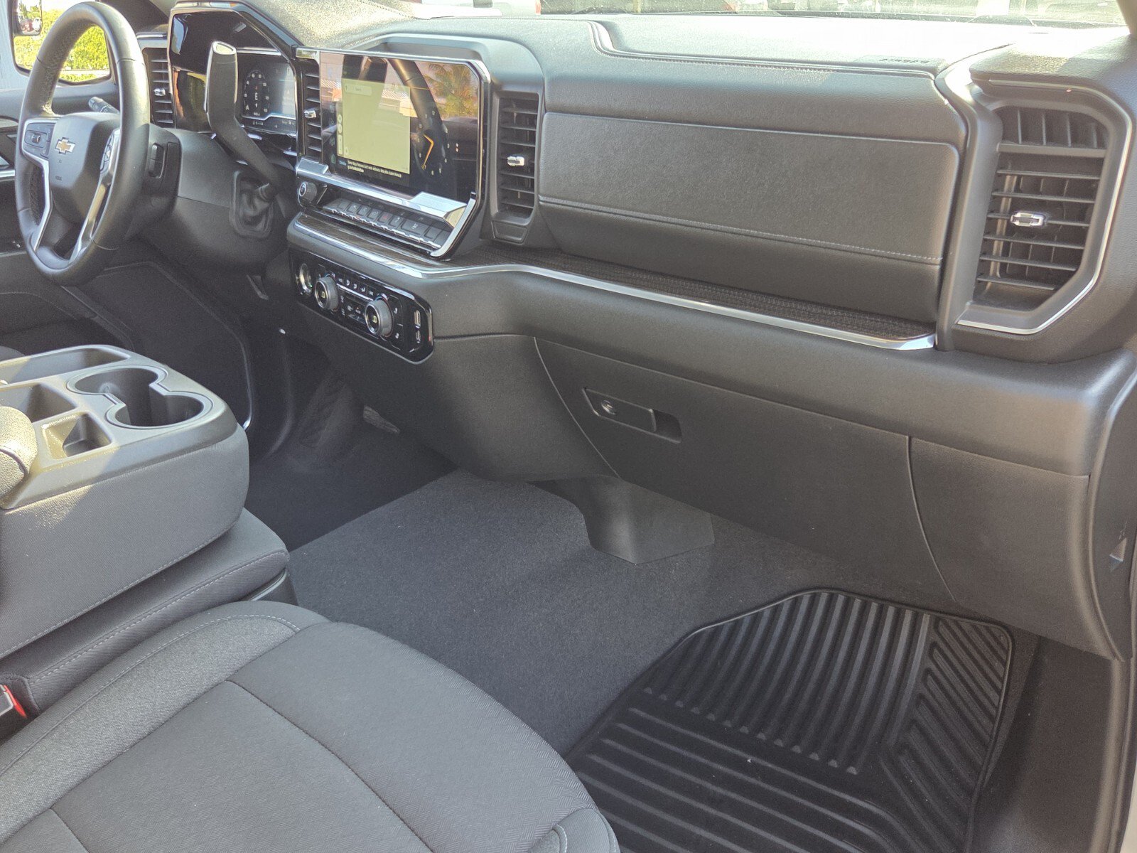 Certified 2024 Chevrolet Silverado 1500 LT AWD/4WD image 16