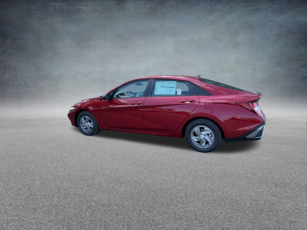Used 2025 Hyundai Elantra SE image 16